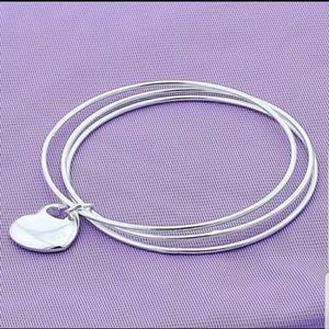 ✅NWOT Sterling silver 3 bangle heart pendate